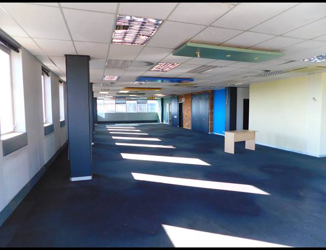 3,514M² OFFICE TO LET IN FERNDALE